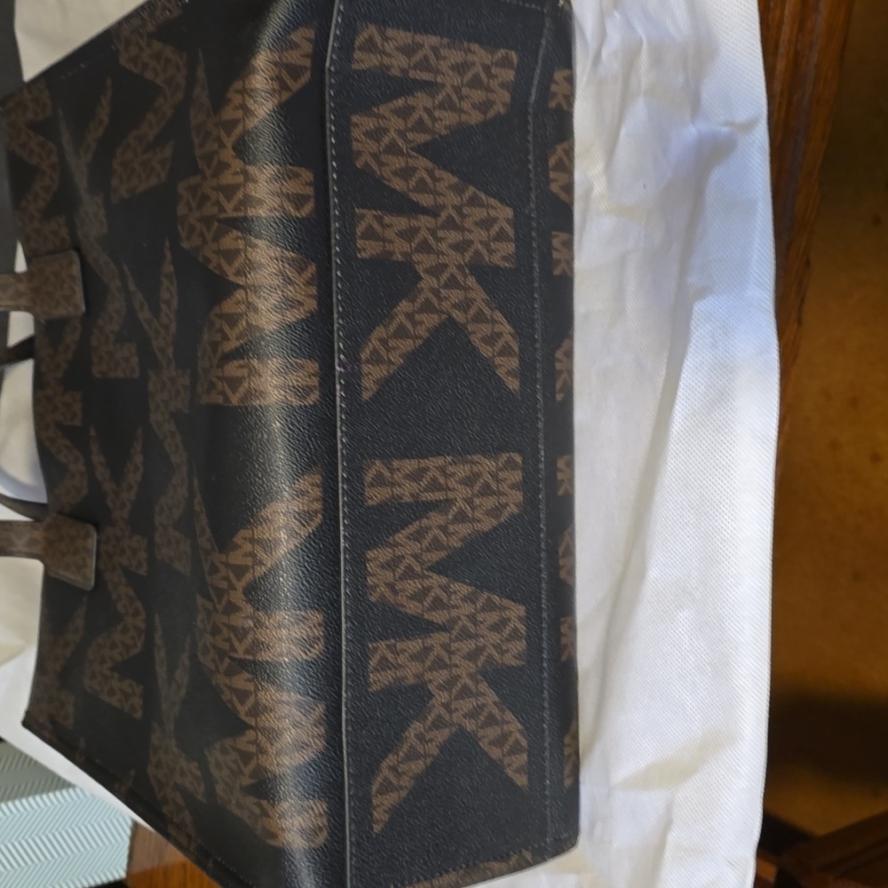 Michael Kors Large Kenly Tote and Wallet - Picture 5 of 6
